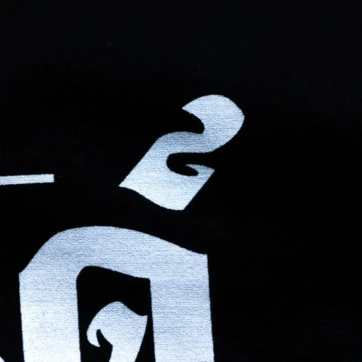 ตัวอย่างรายละเอียดงานสกรีน DTG บนเสื้อสีดำจาก Cottonora DTG
