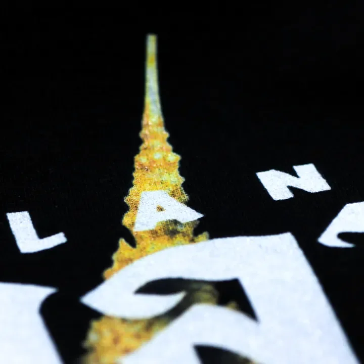 ตัวอย่างรายละเอียดงานสกรีน DTG บนเสื้อสีดำจาก Cottonora DTG