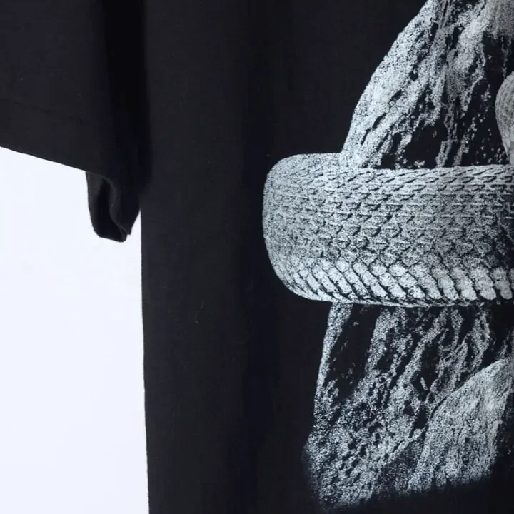 ตัวอย่างรายละเอียดงานสกรีน DTG บนเสื้อสีดำจาก Cottonora DTG